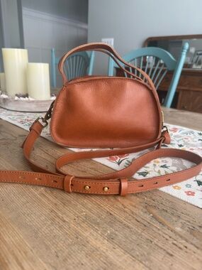 Madewell Sydney Zip-Top Leather Crossbody